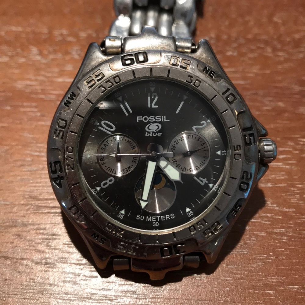 Vintage Fossil Men’s watch. Needs new battery.